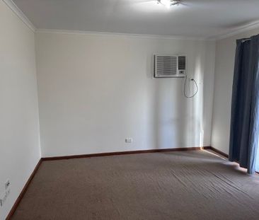 Large Family Home! - Photo 3