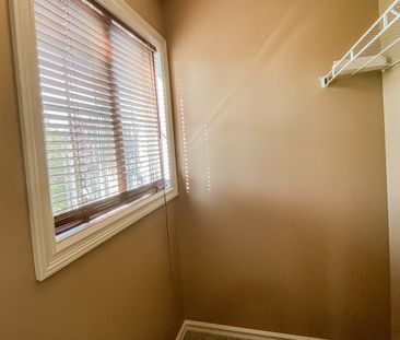 Spacious Family Home With Oversized Garage - Photo 1