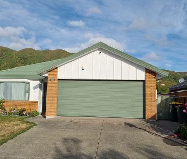 Charming 3BR Home in Waiwhetu! - Photo 6