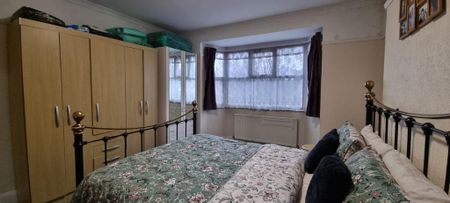 3 bedroom semi-detached house to rent - Photo 5