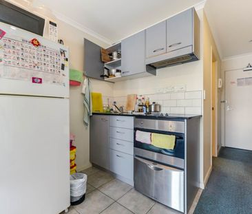 Apartment in Queen St - Photo 1