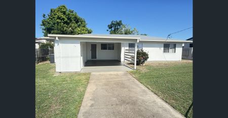 3 BEDROOM HOUSE NEAT & TIDY HANDY TO THE HIGH SCHOOL - Photo 2