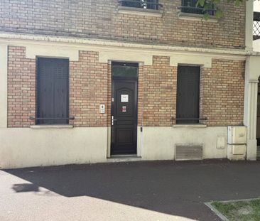 Titre : Local à louer de 57,41 m² à Suresnes - Photo 3