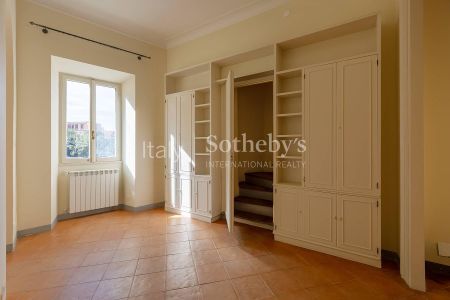 Attico su due livelli con vista sui tetti di Roma - Photo 3