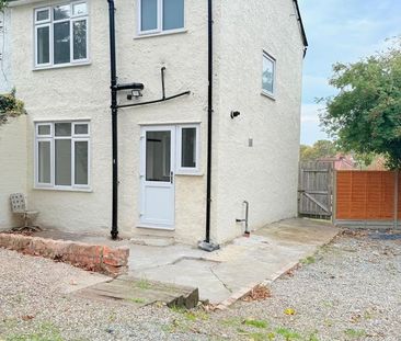 3 bedroom semi-detached house to rent - Photo 4