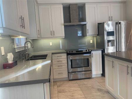 For Lease - 33 Calamint Lane, Richmond Hill, Ontario - Photo 2