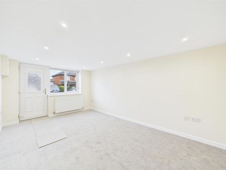 4 bedroom semi-detached house to rent - Photo 4