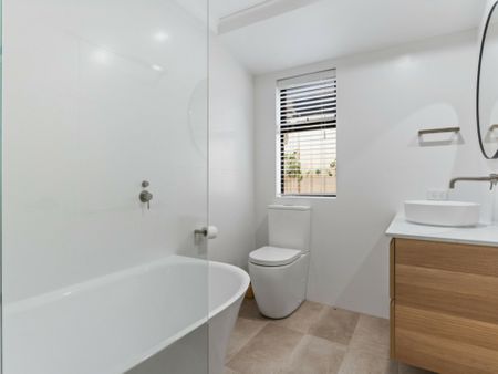 Charming Renovated Lathlain Home - Photo 2