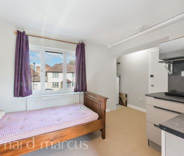 Dawes Avenue, Isleworth - Photo 3