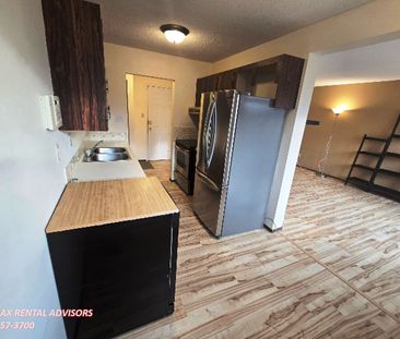 3 BED, 1.5 BATH, 3RD FLOOR APARTMENT W/ AN AIR-CONDITIONED MASTER B... - Photo 4