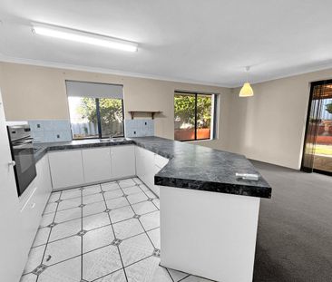 Family Home in Alexander Heights - Photo 4