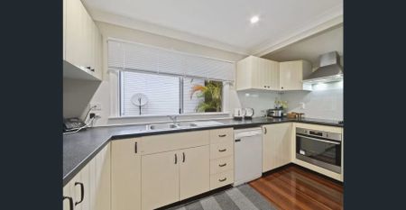 WARM & WELCOMING FEMALE SHARE HOUSE – ROOM AVAILABLE NOW - Photo 3