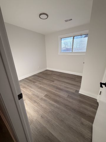 For Lease - 653 Athol Street Unit# Main, Oshawa, Ontario - Photo 3