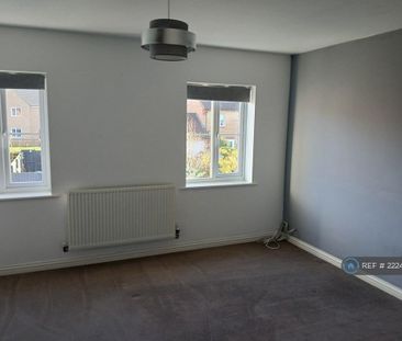 3 bedroom semi-detached house to rent - Photo 4