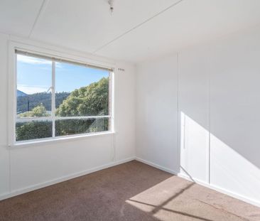 Tidy family home - Photo 1
