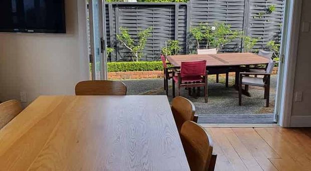 Charming 3 Bedroom Home with Harbour Views - Photo 1