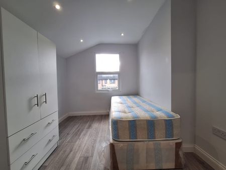 4 Bed Terraced House, Almond Road, N17 - Photo 4