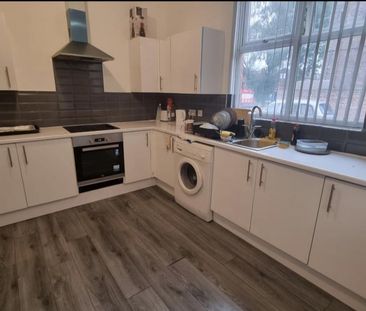 1 bedroom in a house share to rent - Photo 2