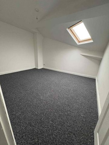 3 bedroom flat to rent - Photo 2