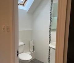 Ruislip large room with ensuite bathroom, quiet house, close to hig... - Photo 1