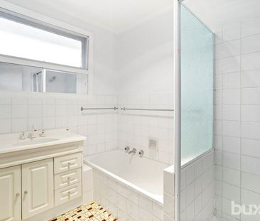 Lovely 2 Bedroom Unit - In The Heart Of Highett! - Photo 3