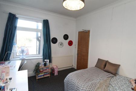 5 bedroom private hall to rent - Photo 4