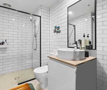 Stylish One-Bedroom Apartment in Prime Location - Photo 6