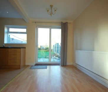 2 bedroom end of terrace house to rent - Photo 3