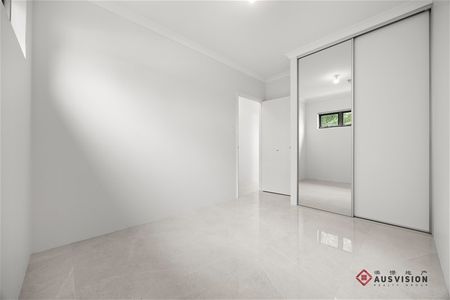 $1150/w Semi-New 2-Storey Modern in Cloverdale - Photo 2