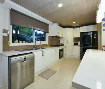 Comfortable Family Living in a Quiet Mooroolbark Location - Photo 5