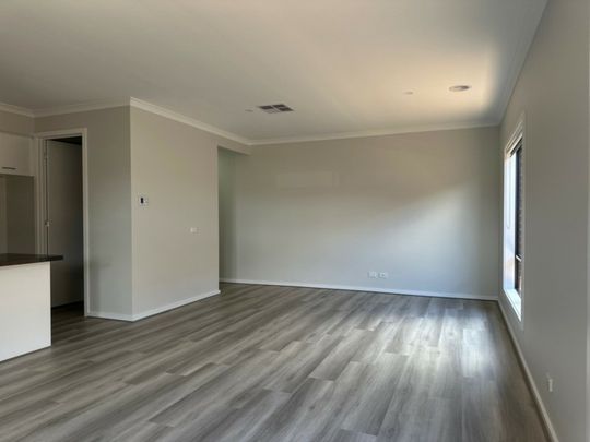 17 Skyros Road, Fraser Rise VIC - Photo 1