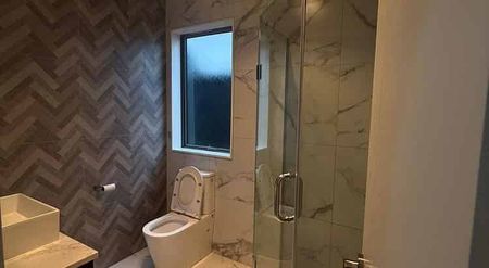 Charming 2BR Flat in Flat Bush - Photo 2