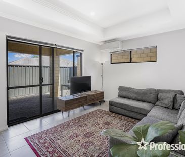 Spacious 3 Bedroom, 2 Bathroom Front Villa | Initial 6-Month Lease - Photo 1