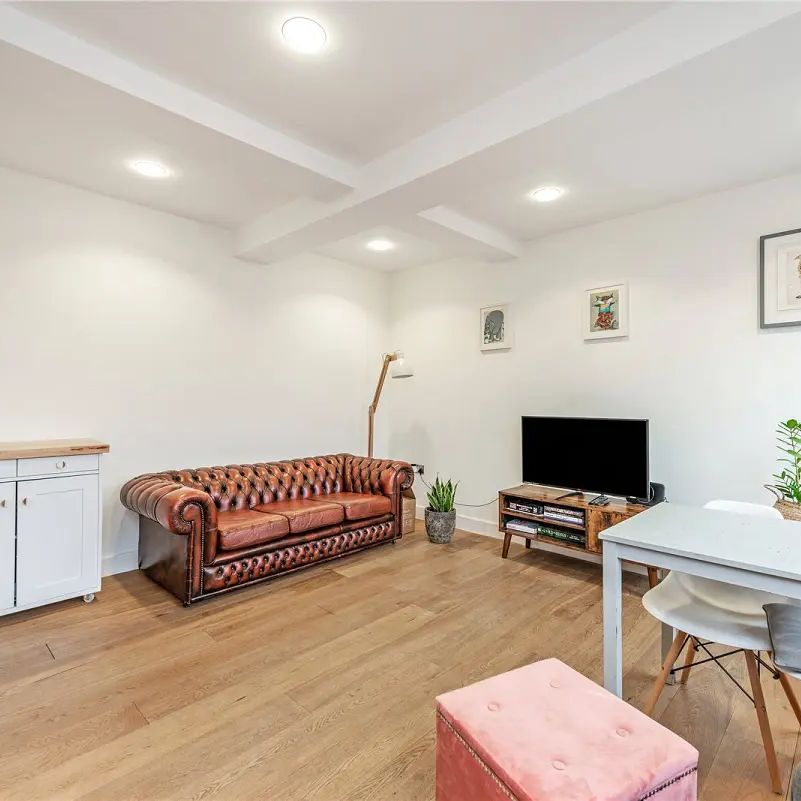 2 bedroom flat in Kentish Town - Photo 1