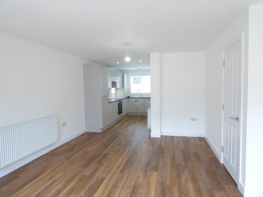 3 bedroom semi-detached house to rent - Photo 1