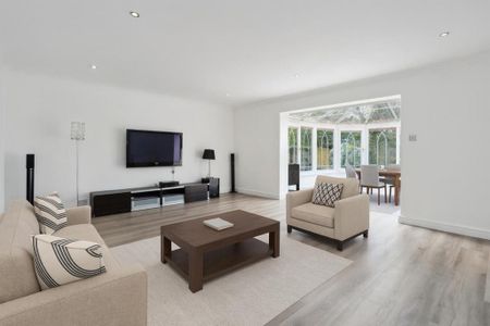 5 bedroom detached house to rent - Photo 5