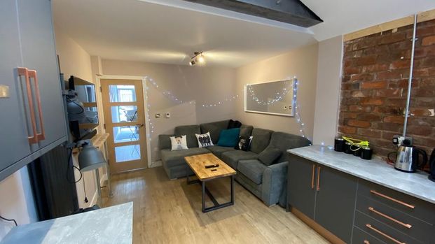 5 bedroom house to rent - Photo 1