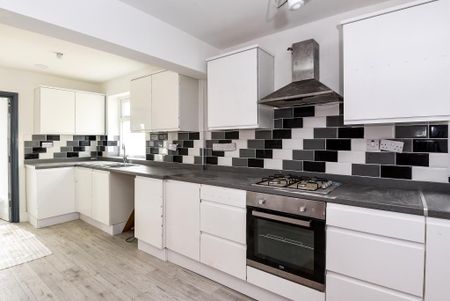 5 bedroom semi-detached house to rent - Photo 5
