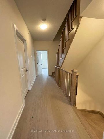 Condo Townhouse For Lease | W9251124 - Photo 2