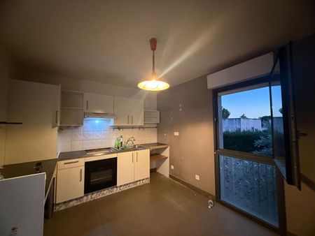 Location Appartement 3 pièces 63m² ISTRES 13800 - Photo 4