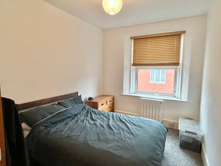 1 bedroom Spacious One Bedroom Flat to rent - Photo 3