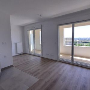 location Appartement T2 DE 38.5m² À NOISY LE GRAND - Photo 2