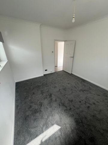 Studio Flat, Old Shoreham Road, BN3 - Photo 2