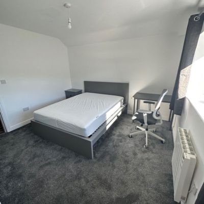 2 bedroom Flat in Flat 3, Leeds - Photo 1