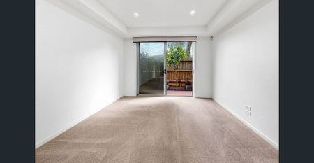 Stylish Townhouse Living in the Heart of Moonee Ponds - Photo 2