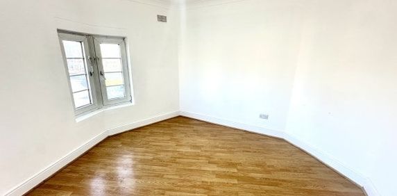 State Mansions, Ilford, IG6, Property for rent - Photo 2