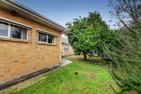 60 Darbyshire Road, Mount Waverley - Photo 3