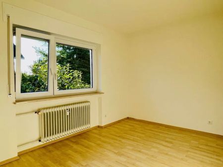 Helle und großzügige Wohnung mit Balkon - Foto 2