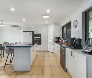 GENEROUS FAMILY HOME WITH FANTASTIC OUTDOOR LIVING - Photo 5