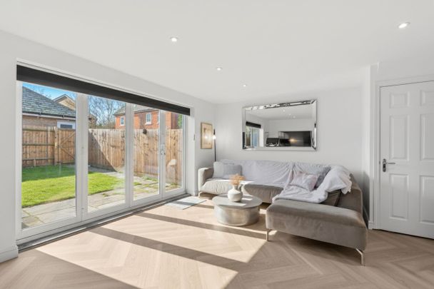 Roding Drive, CM6, Dunmow - Photo 1